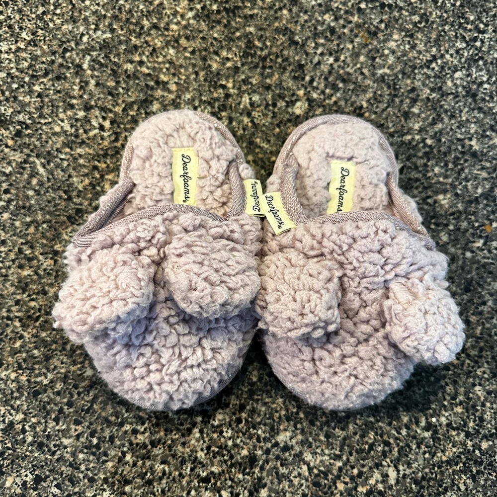 Dearfoams toddler slippers. Like new condition. Only worn a couple times.
